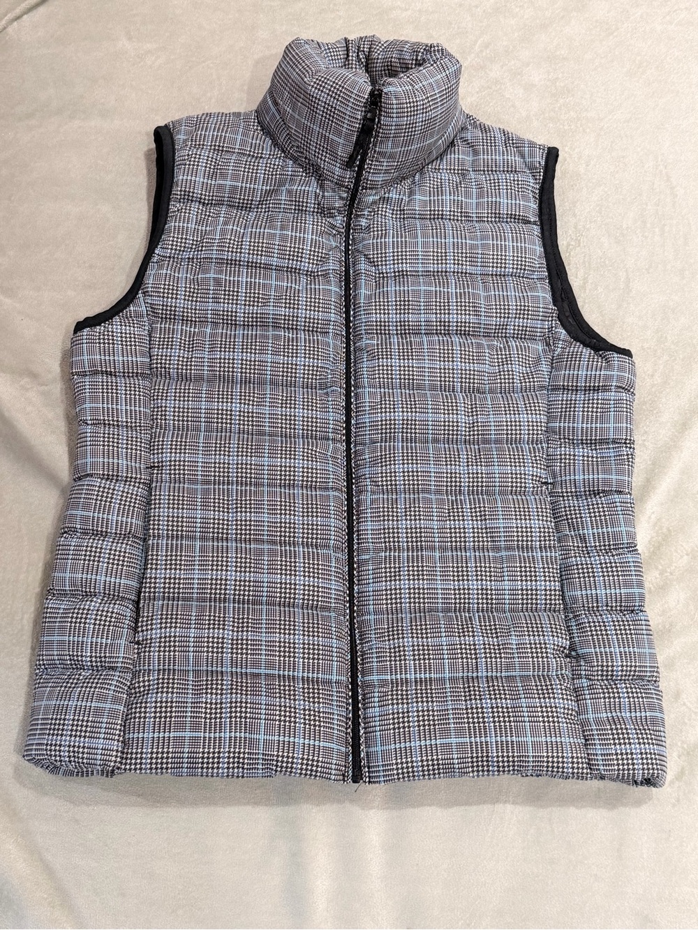 Uniqlo Gray Plaid Puffer Vest